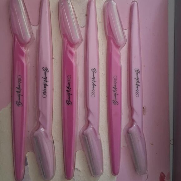 BEAUTY MUSE PRO-SET OF 6 EYEBROW ERASORS PINK - BRAND NEW - SEALED - Picture 1 of 2